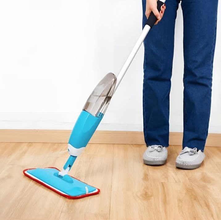 Spricajući mop za čišćenje