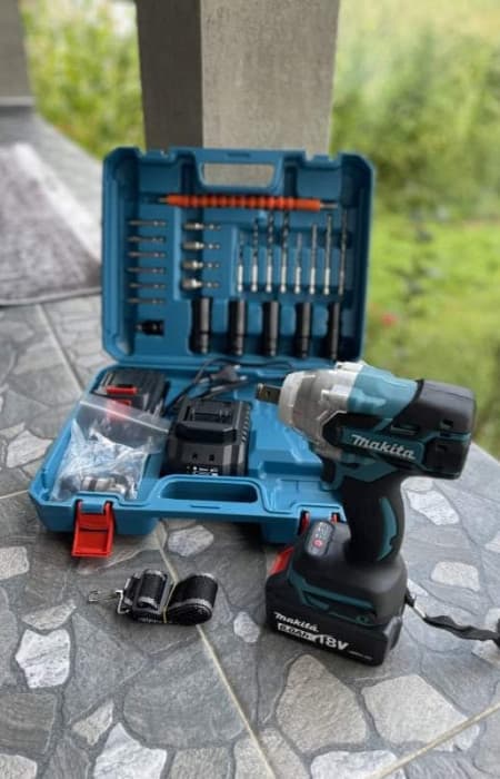 Udarni odvijac makita