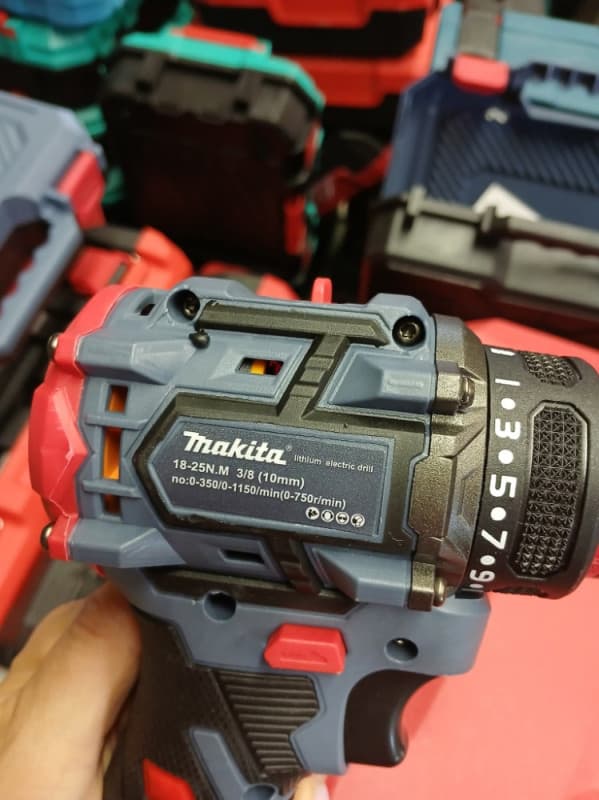 Aku busilica makita sa metalnom glavom