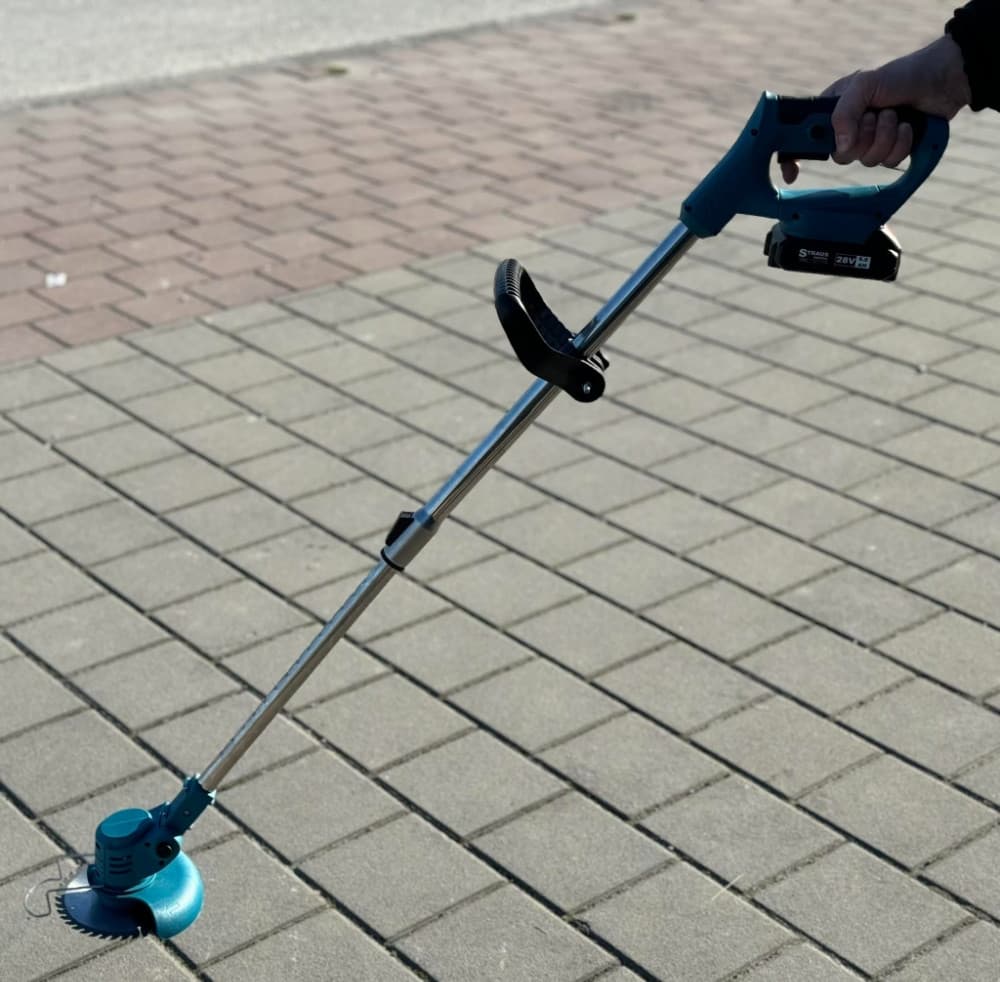 Makita aku trimer / kosilica + 2 baterije + nastavci 2